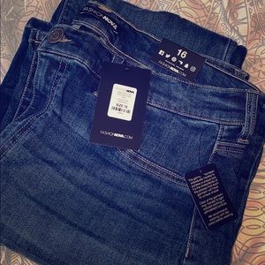 BRAND NEW FASHION NOVA JEANS